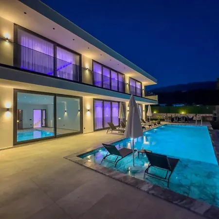 Luxury With Spacious Garden