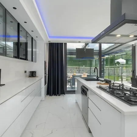 Villa Luxury With Spacious Garden