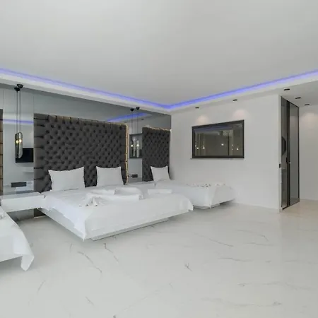Luxury With Spacious Garden וילה קס