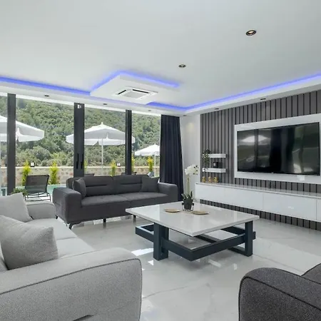 Luxury With Spacious Garden וילה קס