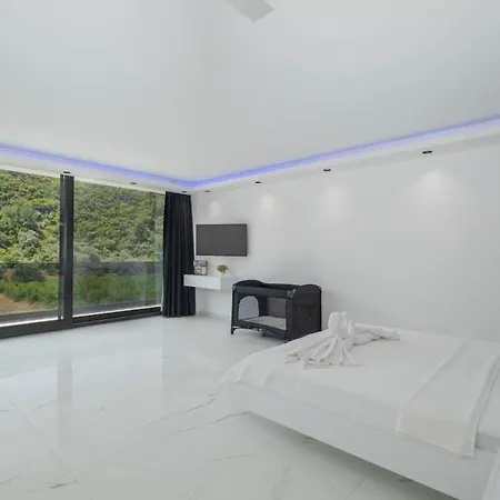 וילה Luxury With Spacious Garden קס