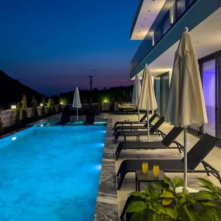 וילה Luxury With Spacious Garden קס