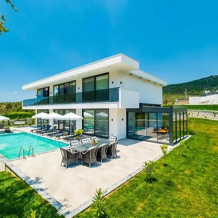 וילה Luxury With Spacious Garden *
