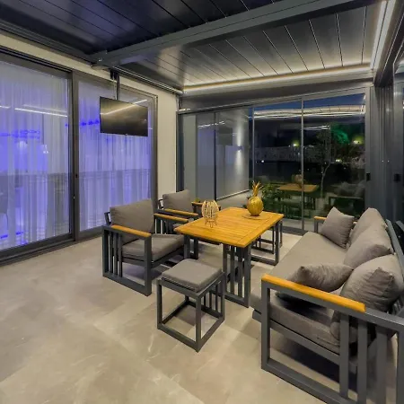 וילה Luxury With Spacious Garden קס