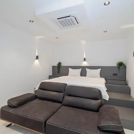 Luxury With Spacious Garden וילה קס